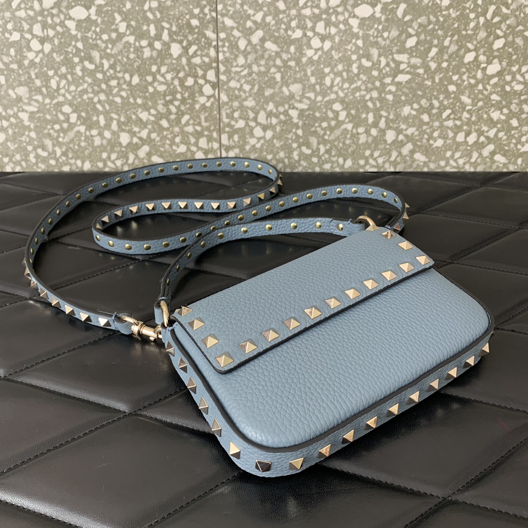 Valentino Garavani Rockstud Small Shoulder Bag in Niagara Grainy Calfskin